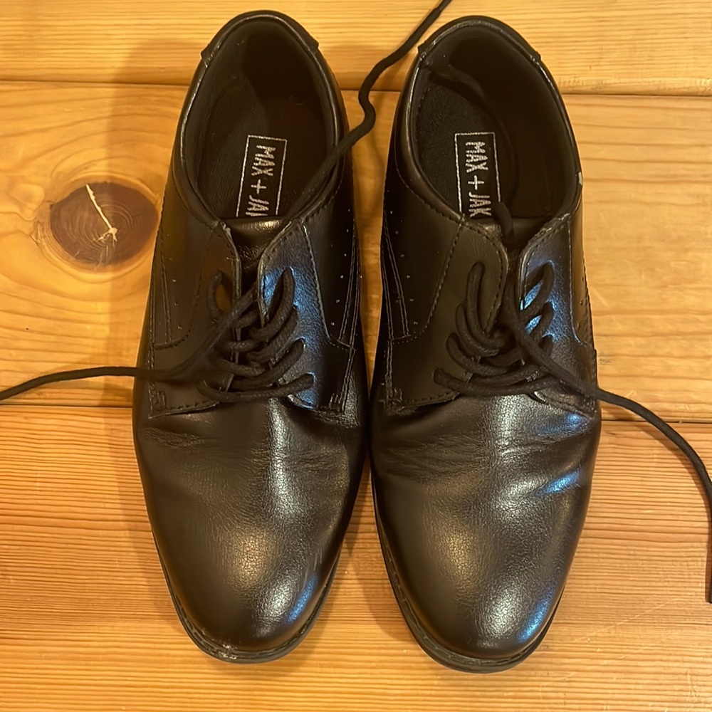 Max+Jake boys black dress shoes size 4